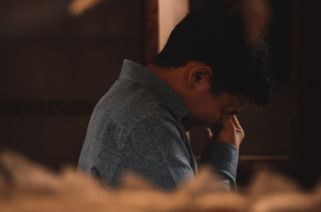 Άντρας που κλαίει