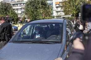 Η εισαγγελία Πρωτοδικών ζήτησε τη διενέργεια έρευνας για να διαπιστωθεί εάν και άλλα παιδιά της οικογένειας της 12χρονης από τον Κολωνό είχαν κακοποιηθεί. 