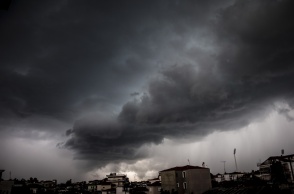 Συννεφιά και σκοτεινός ουρανός