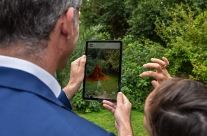 Seeing the Invisible: Μια μοναδική έκθεση του Δήμου Αθηναίων - O Εθνικός Κήπος γεμίζει με τέχνη που δημιουργήθηκε με τεχνολογία επαυξημένης πραγματικότητας.