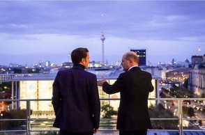 Η ενδυματική επιλογή του ζιβάγκο στους πολιτικούς: Τα πρόσφατα παραδείγματα του Εμανουέλ Μακρόν και του Μπρυνό Λε Μερ και τα μηνύματα για την ενεργειακή κρίση.