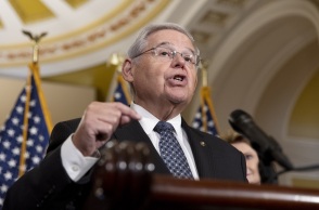 Ο πρόεδρος της επιτροπής Διεθνών Σχέσεων της αμερικανικής Γερουσίας, Ρόμπερτ Μενέντεζ, ζητά έρευνα για την απάνθρωπη μεταχείριση των 92 μεταναστών στον Έβρο.