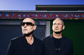 Dirty Rat: Δείτε το βιντεοκλίπ από τη συνεργασία των Orbital με τους Sleaford Mods.