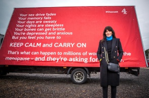 Το «κίνημα της εμμηνόπαυσης», οι αντιδράσεις στη Βρετανία και τα ξεπερασμένα στερεότυπα για το τι σημαίνει να είσαι γυναίκα.