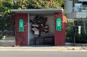 «Στάση Ζωής»: Η στάση-βιβλιοθήκη στο Πανόραμα Θεσσαλονίκης