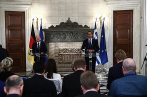 Ο Κυριάκος Μητσοτάκης με τον Όλαφ Σολτς στην κοινή συνέντευξη Τύπου