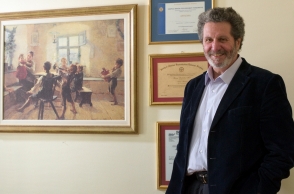 Ο καρδιολόγος, συνθέτης και συγγραφέας Θανάσης Δρίτσας συζητά με τον Γιώργο Σάμπαλη, χειρουργό, μουσικό κι ερμηνευτή, με αφορμή την κυκλοφορία «Αυτός ο κόσμος ο μικρός…ο Μέγας»