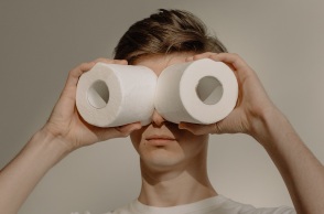 Η δημόσια αισθητική, τα αισθητικά πρότυπα της εποχής και οι πρακτικές των ολοκληρωτικών καθεστώτων.