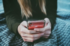 Tinder: Η πλατφόρμα αναζήτησης συντρόφου μέσω διαδικτύου αύξησε τα έσοδά της – Η μετοχή της μητρικής εταιρίας εκτινάχθηκε κατά 16%.