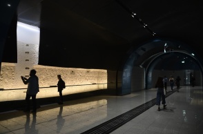 Εκθέματα στον σταθμό του μετρό «Δημοτικό Θέατρο»