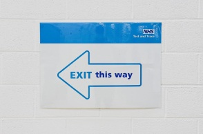 59χρονος Βρετανός που διαγνώστηκε για πρώτη φορά με κορωνοϊό στις 20 Δεκεμβρίου 2020, θεραπεύτηκε - Θεωρείται ο ασθενής με τη μεγαλύτερης διάρκειας λοίμωξη.