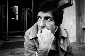 Η ποίηση του Leonard Cohen, η διπλή του φύση και οι μεγάλες επιρροές του μέσα από τα κείμενα και τα τραγούδια του.