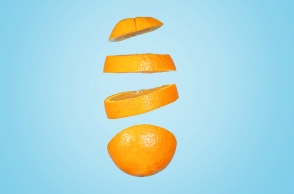 Το viral video στο TikTok για τον πιο εύκολο τρόπο να ξεφλουδιστεί ένα πορτοκάλι.