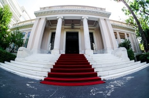 Και άλλα 6 ονόματα στη λίστα των παρακολουθήσεων