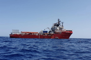 Πλοία ΜΚΟ έχουν μπλοκαριστεί στη Μεσόγειο διότι η Ιταλία δεν επιτρέπει τον ελλιμενισμό τους: η υγεία και η γενική των επιβατών είναι κρίσιμη