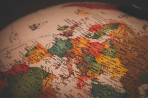 Οι γεωπολιτικές εξελίξεις στο επίκεντρο διαδικτυακής συζήτησης του ΚΕΕΠ, με θέμα «Κίνδυνοι και Προκλήσεις από τον Κλονισμό της Πολιτικής και της Δημοκρατίας».