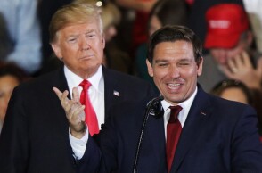 Οι δύο πιθανοί υποψήφιοι για το χρίσμα των Ρεπουμπλικανών για τις προεδρικές εκλογές του 2024, Ντόναλντ Τραμπ και Ρον ΝτεΣάντις