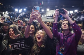 Ανάλυση του Guardian για τις ενδιάμεσες εκλογές των ΗΠΑ: Οι Δημοκρατικοί εξέπληξαν ακόμη και τους ίδιους - Πιθανή η πλειοψηφία των Ρεπουμπλικανών στη Βουλή.