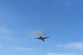 Η στιγμή που δύο αεροπλάνα συγκρούονται στον αέρα