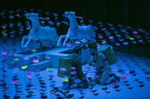 Ο Γιώργος Ιατρού και ο Βασίλης Καβάγιας στην παράσταση «Ο θάνατος του Άντονυ» στην Εναλλακτική Σκηνή της ΕΛΣ