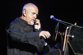 Η συναυλία του Peter Gabriel στην Αθήνα, τον Ιούνιο του 2004, στο Rockwave Festival, μέσα από σπάνιες φωτογραφίες του Χρήστου Κισατζεκιάν.