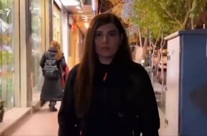 Η ιρανή ηθοποιός Χενγκαμέχ Γαζιάνι χωρίς μαντίλα