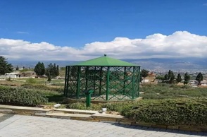 Φωτογραφικό ντοκουμέντο: Αυτό είναι το κλουβί τιμωρίας που κατήγγειλαν γονείς στην Κιβωτό του Κόσμου - Εικόνα από τη δομή του Βόλου.