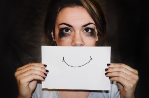 Διεθνής Ημέρα για την Εξάλειψη της Βίας κατά των Γυναικών: Το μαρτύριο που υπέστη στα χέρια του συζύγου της περιέγραψε μητέρα τεσσάρων παιδιών.