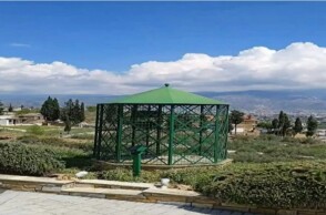 Το πράσινο κλουβί όπου τιμωρούσαν τα παιδιά στις εγκαταστάσεις της Κιβωτού του Κόσμου στον Βόλο 