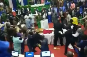 Ξύλο στη Βουλή της Σιέρα Λεόνε