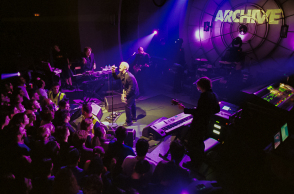 Η πρώτη συναυλία των Archive στην Ελλάδα, τον Νοέμβριο του 2002, στην Αθήνα, μέσα από σπάνιες φωτογραφίες του Χρήστου Κισατζεκιάν.