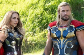 Νάταλι Πόρτμαν και Κρις Χέμσγουορθ στην ταινία Thor: Love and Thunder