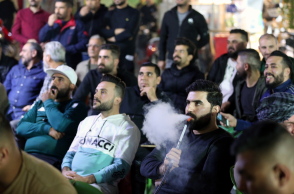 Ιρανοί παρακολουθούν τον αγώνα με τις ΗΠΑ