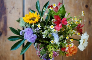 Ποιοι γιορτάζουν σήμερα 3 Δεκεμβρίου; Το εορτολόγιο της Athens Voice σου τους θυμίζει. Μην ξεχάσεις να τους δώσεις τις καλύτερες ευχές σου!