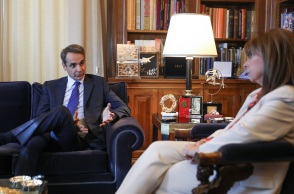 Με την πρόεδρο της Δημοκρατίας Κατερίνα Σακελλαροπούλου συναντήθηκε ο Κυριάκος Μητσοτάκης - Στάθηκε στο ζήτημα των τραπεζών και των ευάλωτων νοικοκυριών.