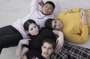 Ο σκηνοθέτης Λουκάς Παλαιοκρασσάς μιλάει για το ντοκιμαντέρ «Τέλος Χρόνου» που προσεγγίζει τη ζωή των μαθητών του Λυκείου και το ελληνικό εκπαιδευτικό σύστημα.