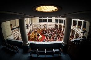 Δεκτό έγινε από την ολομέλεια της Βουλής το νομοσχέδιο του υπουργείου Υγείας για το ΕΣΥ - 156 βουλευτές της ΝΔ ψήφισαν «ναι».