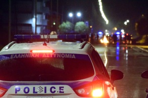 Συνελήφθη από τη αστυνομία άνδρας κατηγορούμενος για ληστείες στις περιοχές Ηλιούπολης και Δάφνης - Τραυμάτισε θανάσιμα ένα από τα θύματά του.