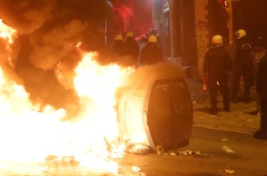 Θεσσαλονίκη: Επέτειος δολοφονίας Αλέξανδρου Γρηγορόπουλου - Επεισόδια μετά το τέλος της πορείας - Δεκάδες μολότοφ και πετροπόλεμος.