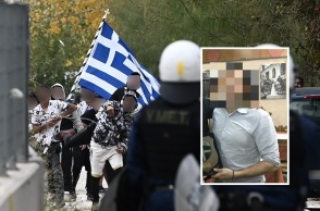 Σύγκρουση ανάμεσα σε Ρομά και αστυνομικούς στο Μενίδι: Νοσηλεύεται ο τραυματισμένος επικεφαλής της ΟΠΚΕ - Το χρονικό των σοβαρών επεισοδίων.