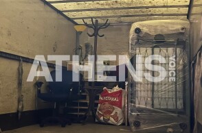 Πατέρας Αντώνιος: Ξεκίνησε η μεταφορά των αντικειμένων του - Χώρος δομής στον Κολωνό είχε μετατραπεί σε προσωπικό διαμέρισμα.