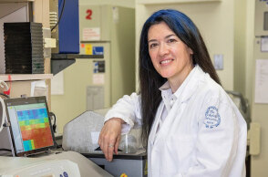 Θεοδώρα Χατζηιωάννου, ααναπληρώτρια καθηγήτρια Ιολογίας στο Πανεπιστήμιο Ροκφέλερ 