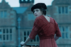 Η Emma-Louise Corrin στην ταινία «Ο εραστής της λαίδης Τσάτερλι» στο Netflix