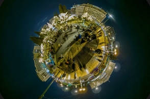 Virtual Tour Χριστούγεννα στην Αθήνα: Η νέα πλατφόρμα εικονικής περιήγησης στους στολισμένους δρόμους της πόλης με σφαιρικές φωτογραφίες 360 μοιρών, από την ATHENS VOICE και τη VR360.