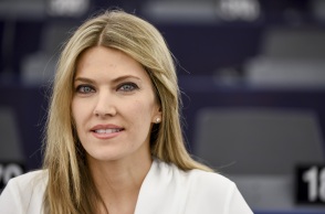 Qatargate: Ρεπορτάζ του Guardian για την Εύα Καϊλή και τις θέσεις της για το Κατάρ στην ευρωβουλή - Γιατί της δόθηκε το παρατσούκλι της «εκπροσώπου» του Εμιράτου.