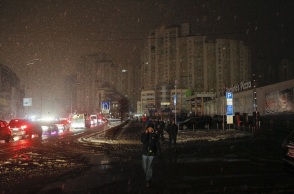 Νήπιο ανασύρθηκε νεκρό από τα χαλάσματα κτιρίου, που δέχτηκε ρωσικό χτύπημα στην πόλη Κριβί Ριχ, σύμφωνα με ουκρανό αξιωματούχο - Αναφορές για τέσσερις νεκρούς.