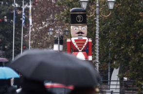 Αλλάζει το σκηνικό του καιρού την Κυριακή 18 Δεκεμβρίου: Πτώση θερμοκρασίας, βροχές και χιόνια - Η πρόγνωση του meteo και της ΕΜΥ.