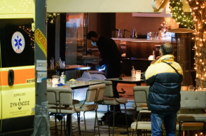 Εν ψυχρώ δολοφονία στη Νέα Σμύρνη - Εγκληματολογικό στην καφετέρια που έγιναν οι δολοφονίες