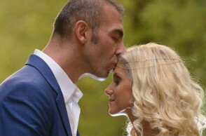 Δώρα Τσαμπάζη και Αλέξανδρος Νικολαΐδης σε φωτογραφία του γάμου τους