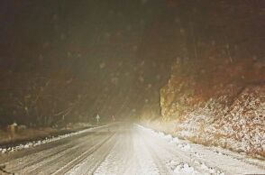 Δρόμος στρωμένος με χιόνια στο Πήλιο